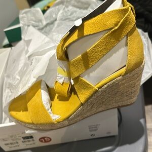 Aldo brand new womens casual wedges. Mustard yellow size 7.5.